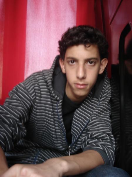 soufiane apr� une coupure de cheveux